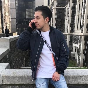 Meet your Posher, Elvis